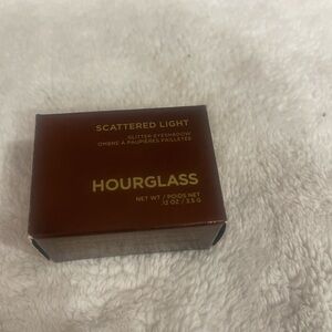 Hourglass Scattered Light Glitter Eyeshadow in Deep Brown